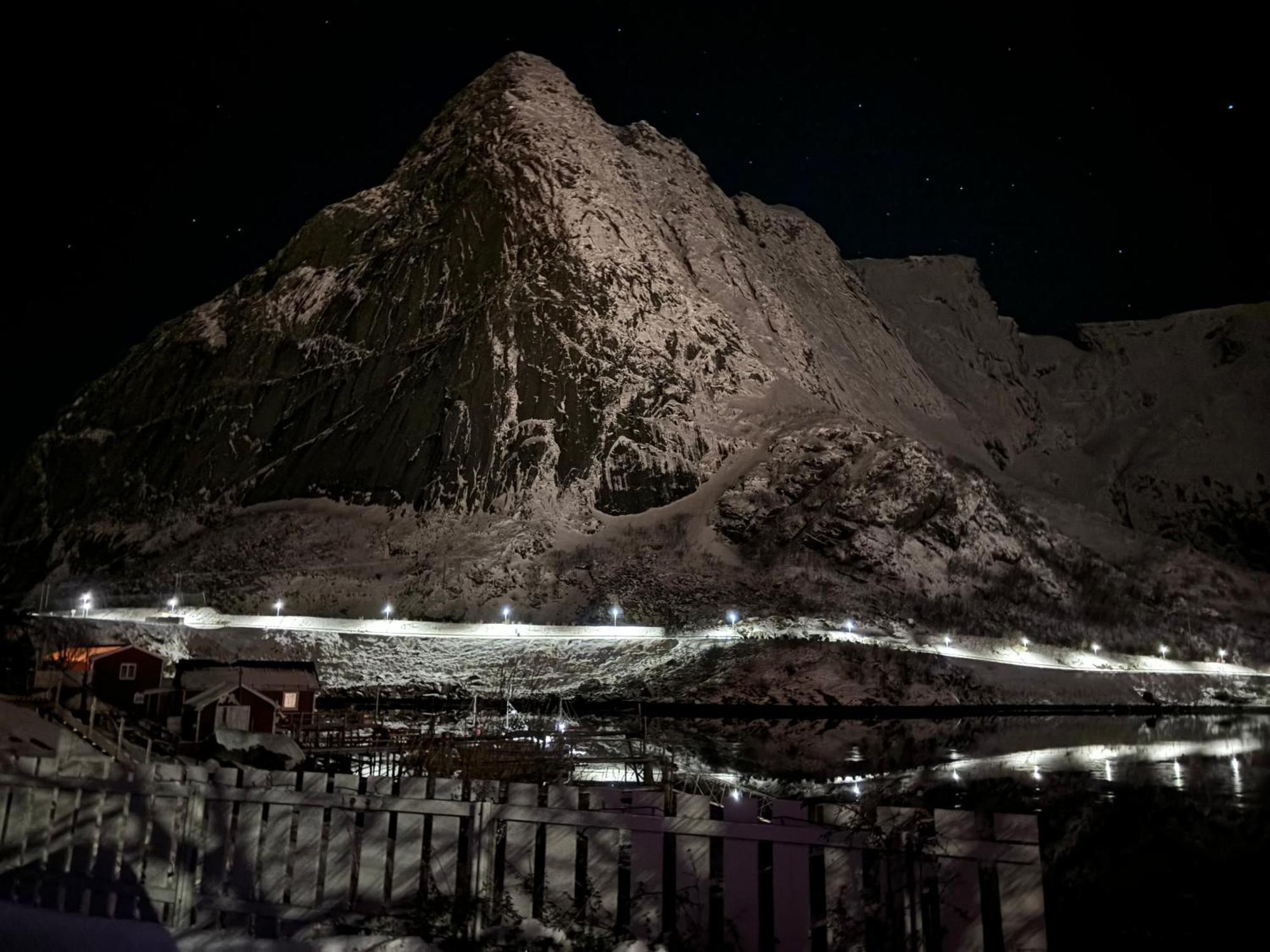 Reine Basecamp - Apartments & Rooms Exterior foto